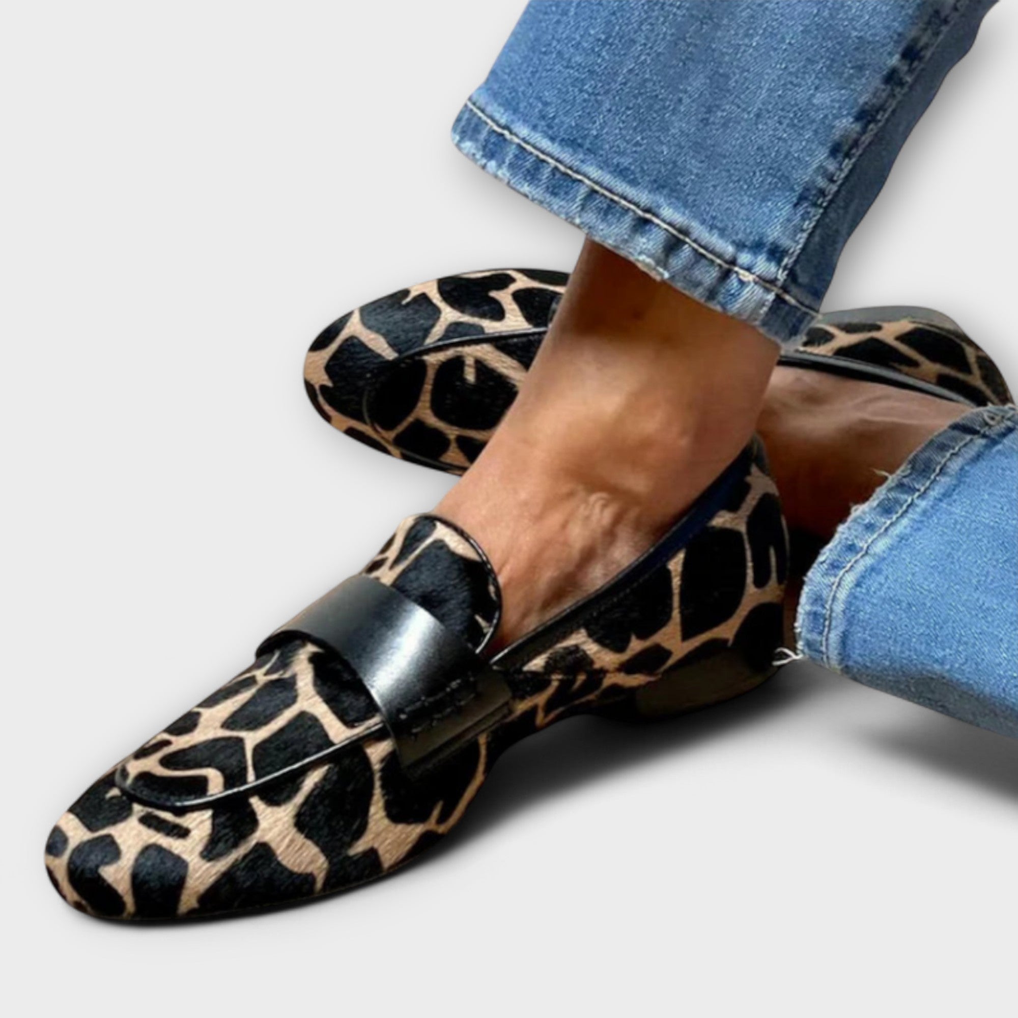 Claire – Klassische Loafers im Tiermuster