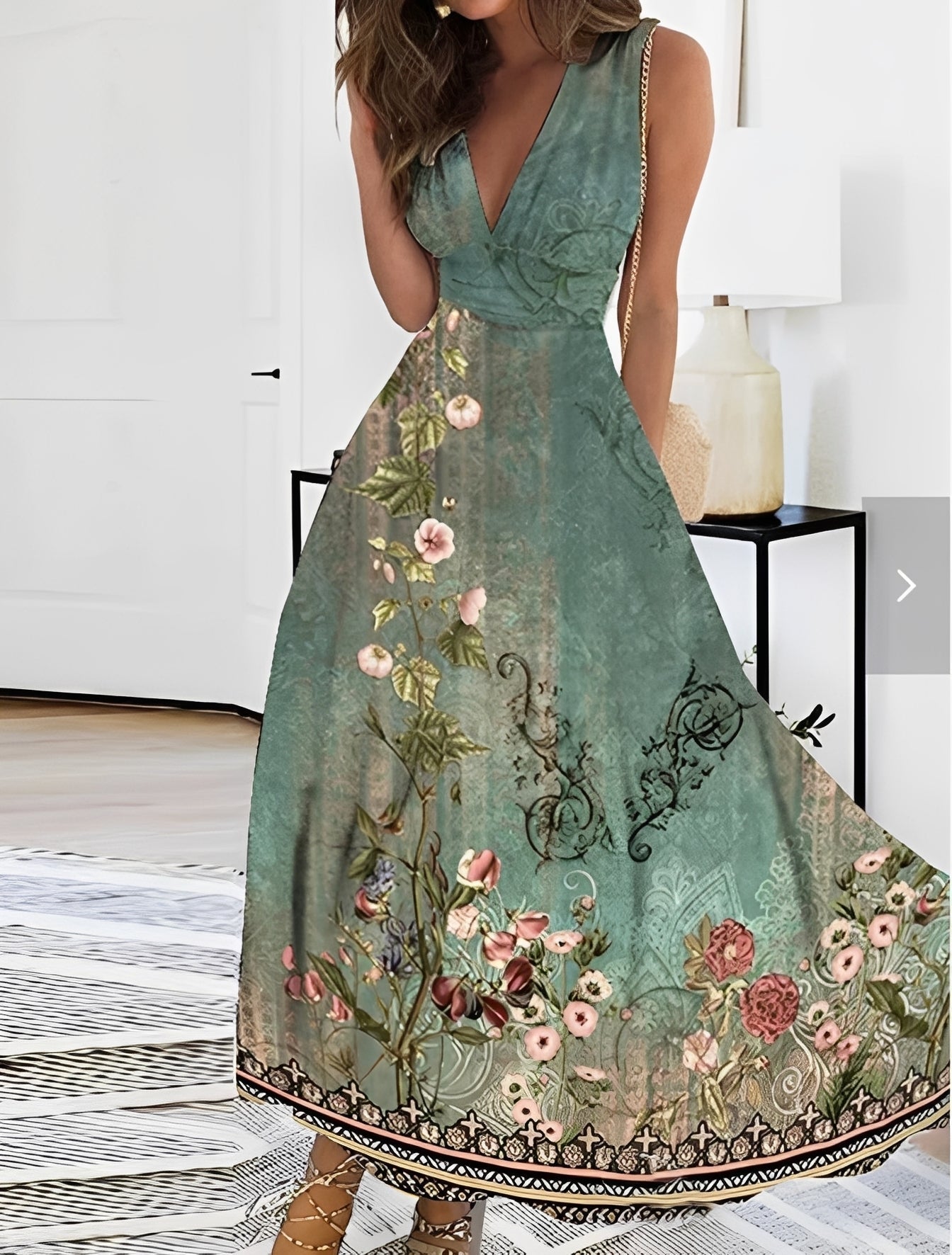 Lucie - Elegantes Maxikleid mit V-Ausschnitt und Blumenmuster für Damen
