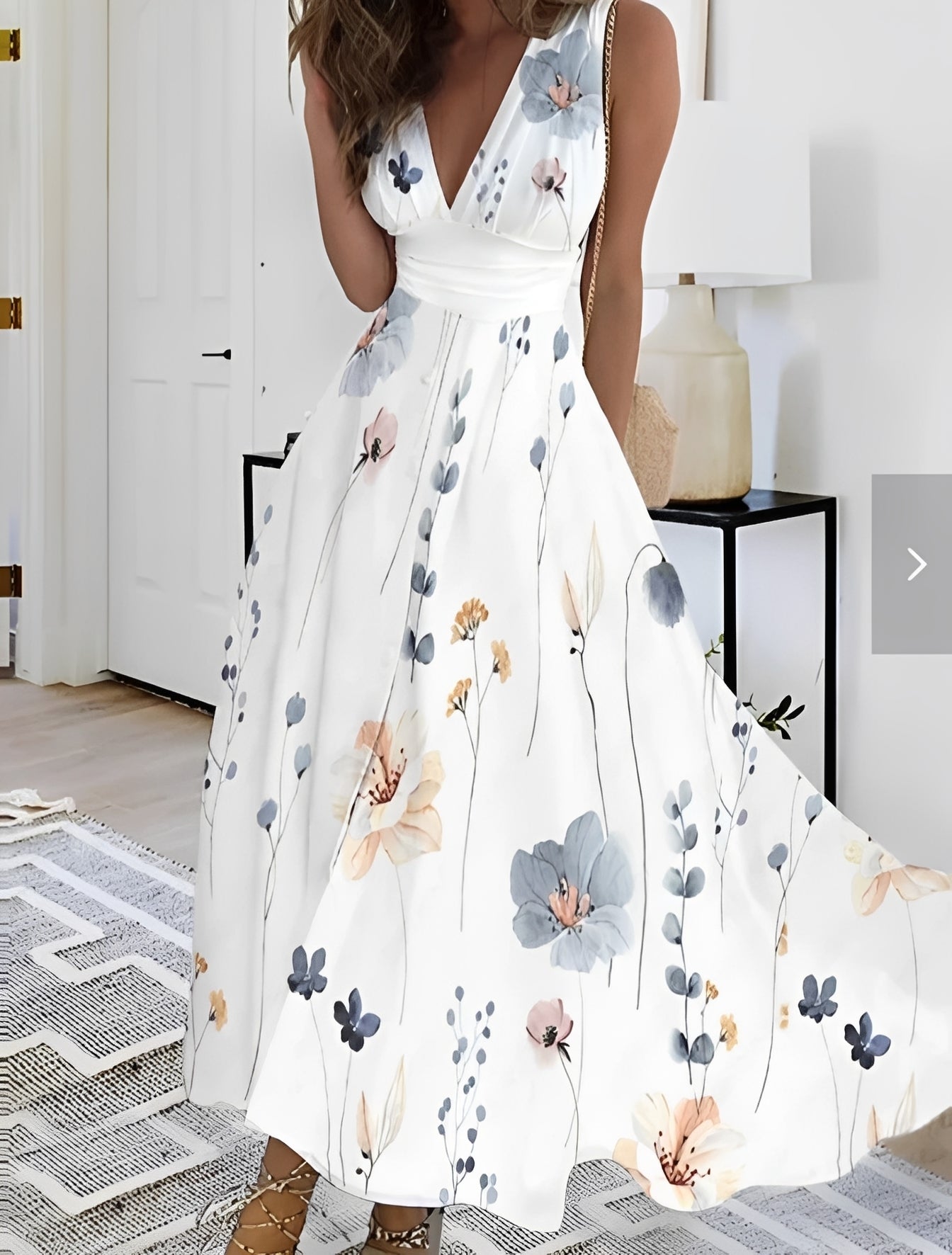 Lucie - Elegantes Maxikleid mit V-Ausschnitt und Blumenmuster für Damen