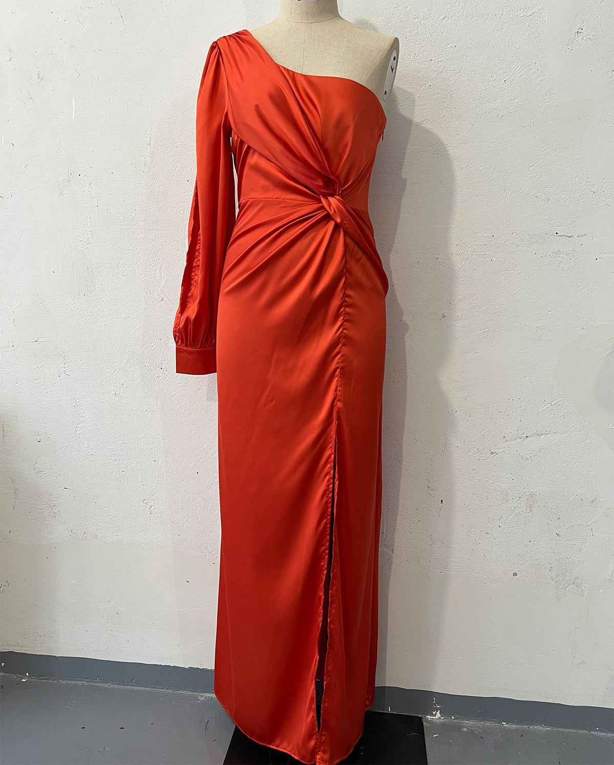 Helena - Elegantes Ein-Schulter-Kleid mit Schlitz für Frauen