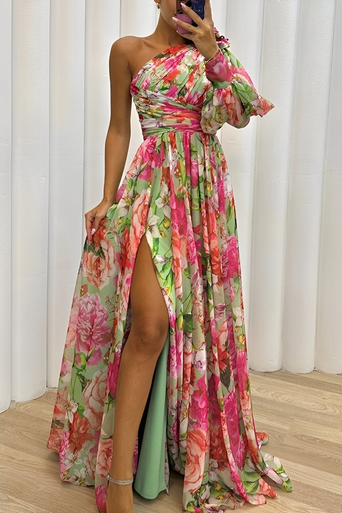 Katherine - Damenkleid mit Blumenmuster und lockerer Schulterpartie