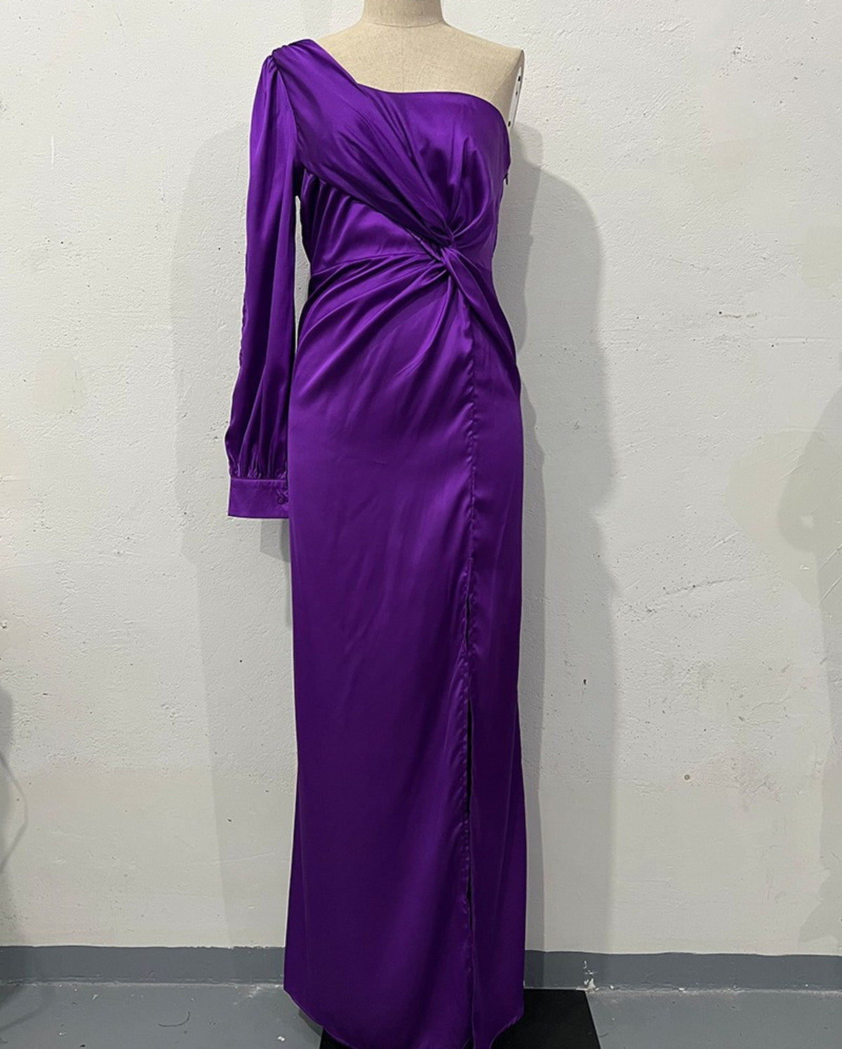 Helena - Elegantes Ein-Schulter-Kleid mit Schlitz für Frauen