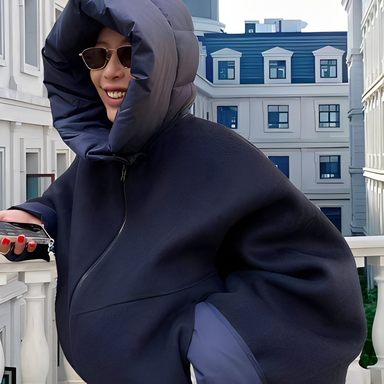 Alexa - Locker geschnittene Damen-Wolljacke mit Kapuze