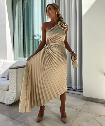 Callie - Elegantes Kleid mit Schulterplissee und großer Rose für Damen