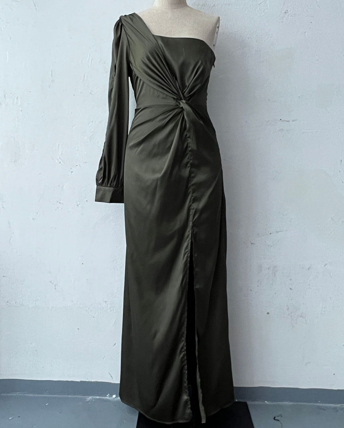 Helena - Elegantes Ein-Schulter-Kleid mit Schlitz für Frauen