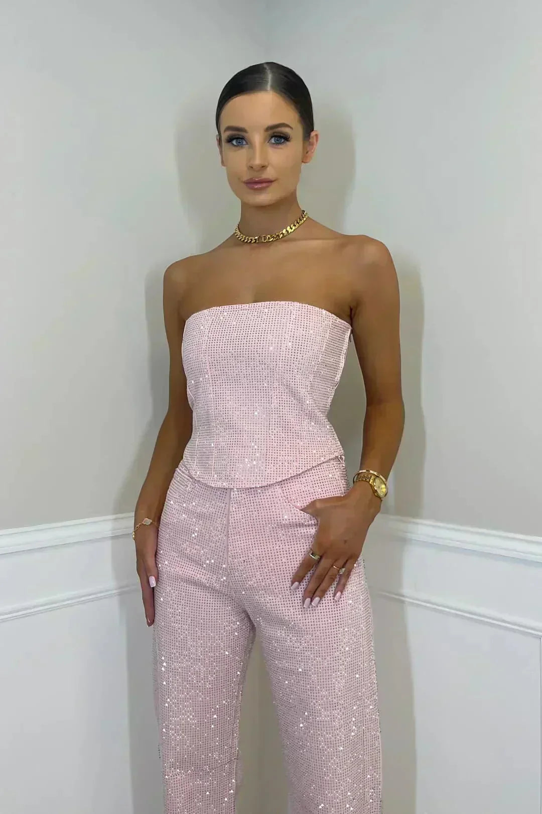 Selina – Schulterfreier Overall – Glamouröser Look mit schimmerndem Stoff