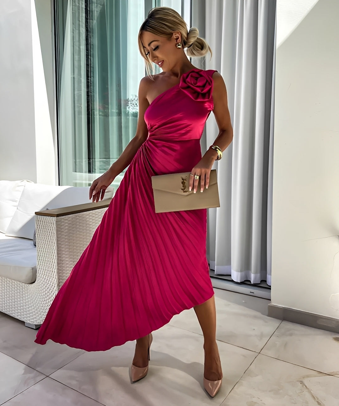 Callie - Elegantes Kleid mit Schulterplissee und großer Rose für Damen