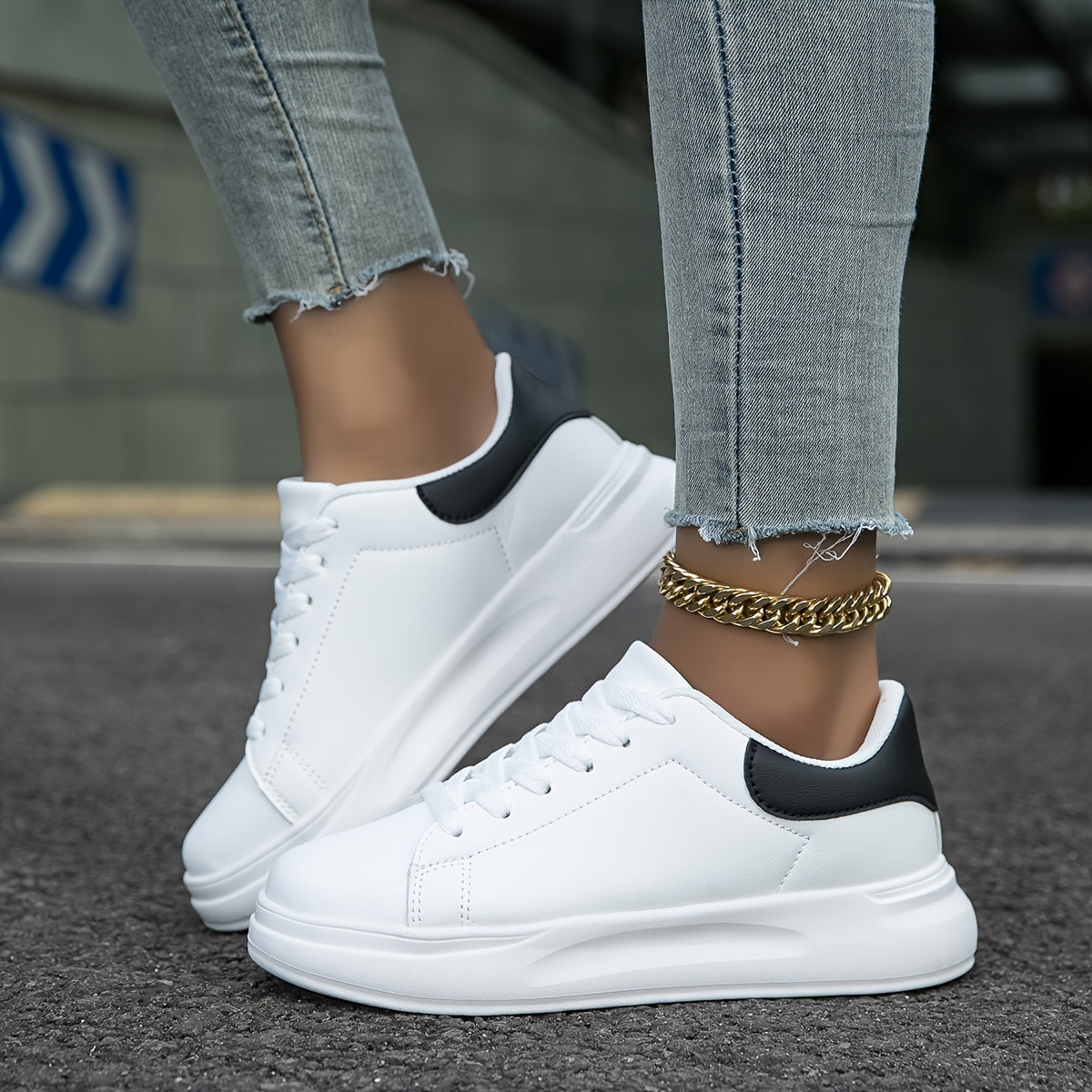 Romy - Sneaker aus weißem Leder mit reinem Look