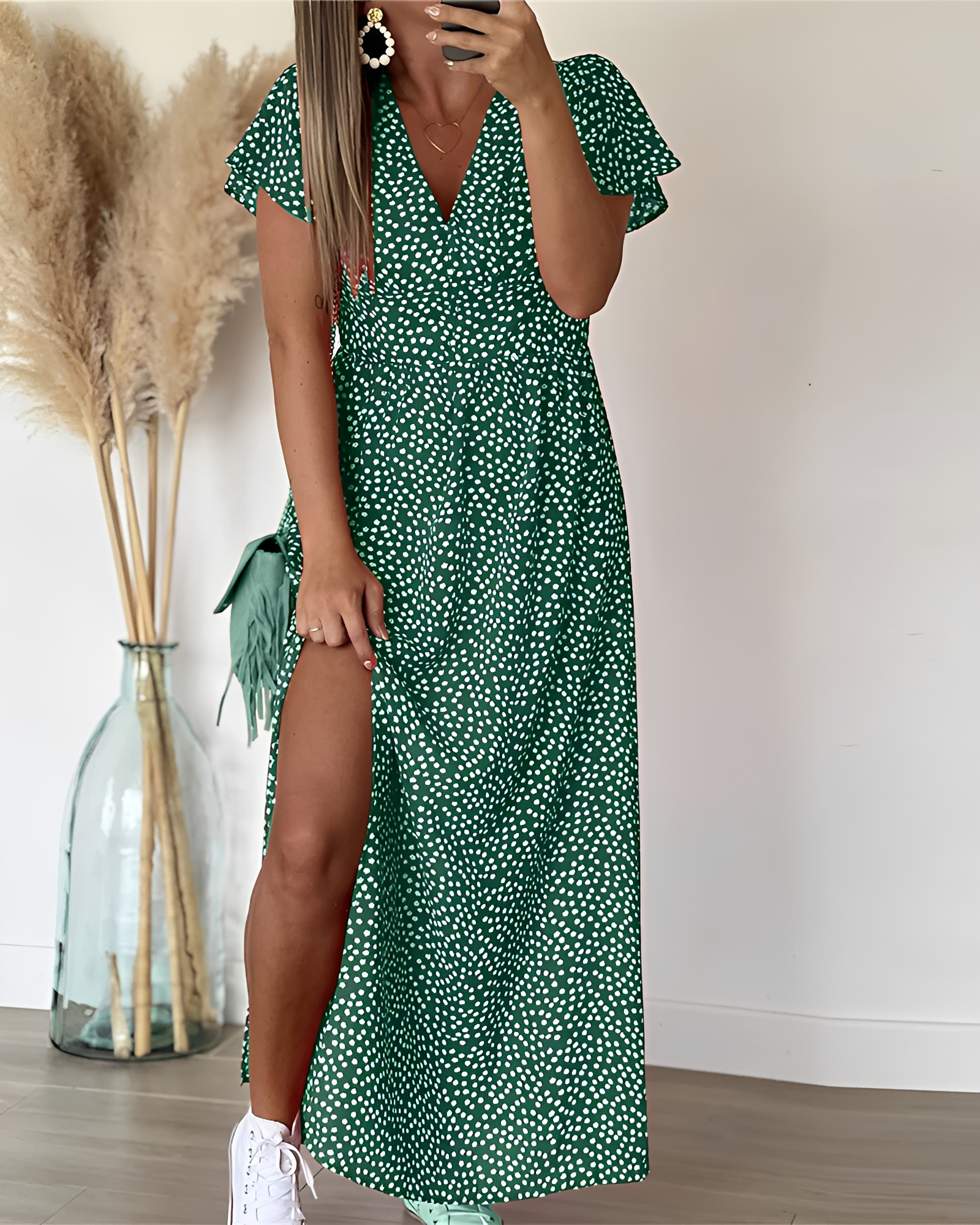 Marion - Elegantes Kleid mit V-Ausschnitt und Schlitz