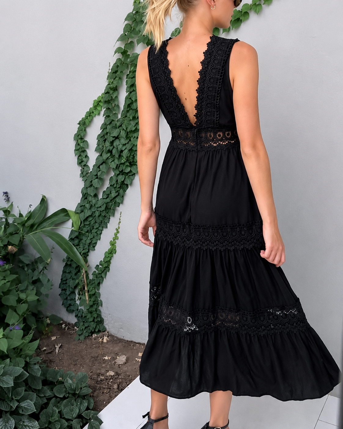 Shaquira - Chic Kleid mit V-Ausschnitt