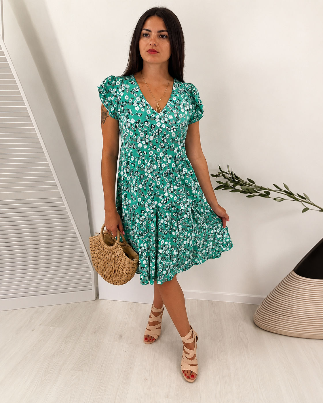 Priscilla - Elegantes und Schickes Kleid mit V-Ausschnitt