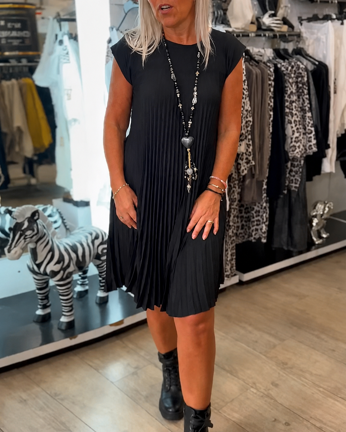 Angélique - Lockeres Kleid mit Plissierungen