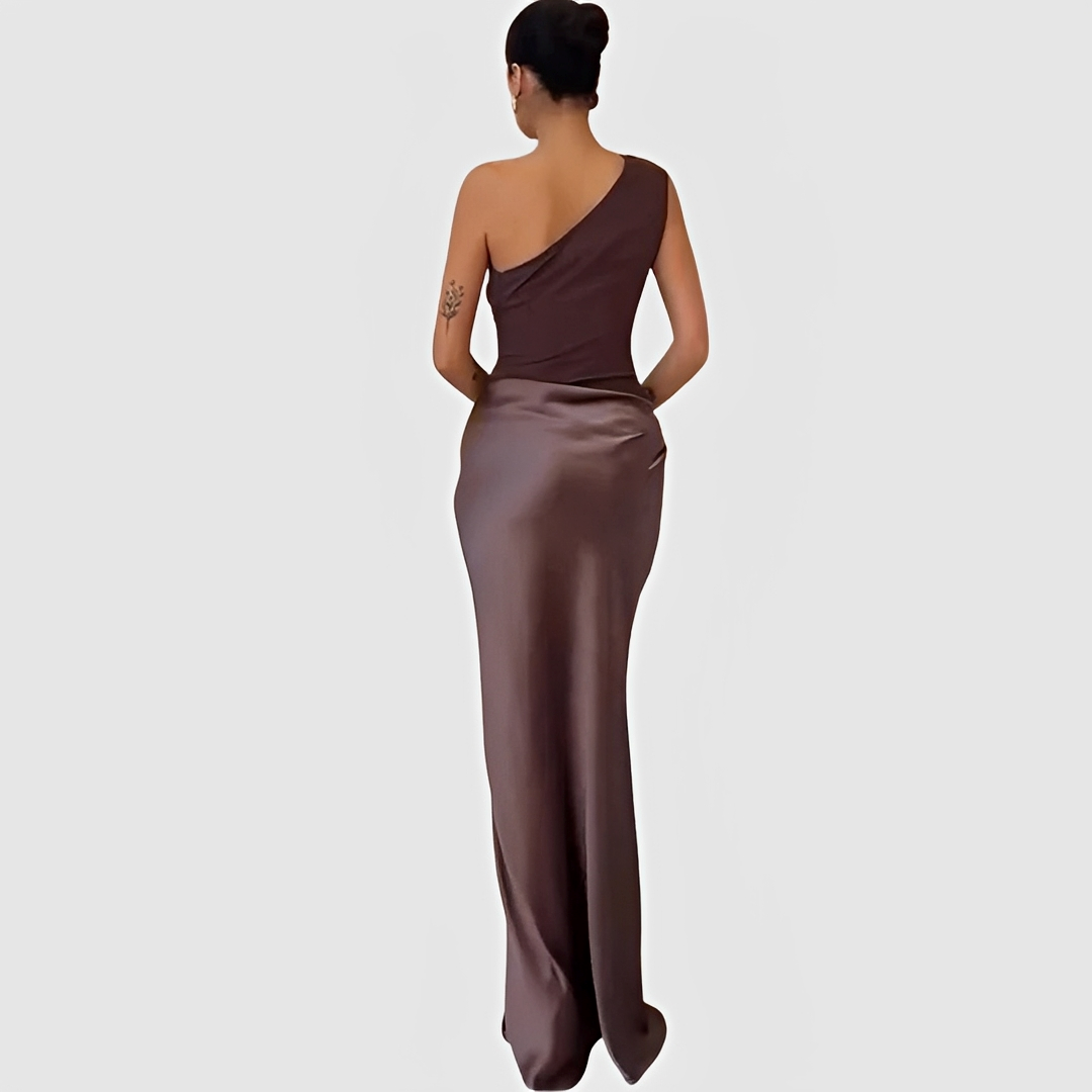 Tara – Stilvolles Kleid mit asymmetrischem Kragen und geradem Rock