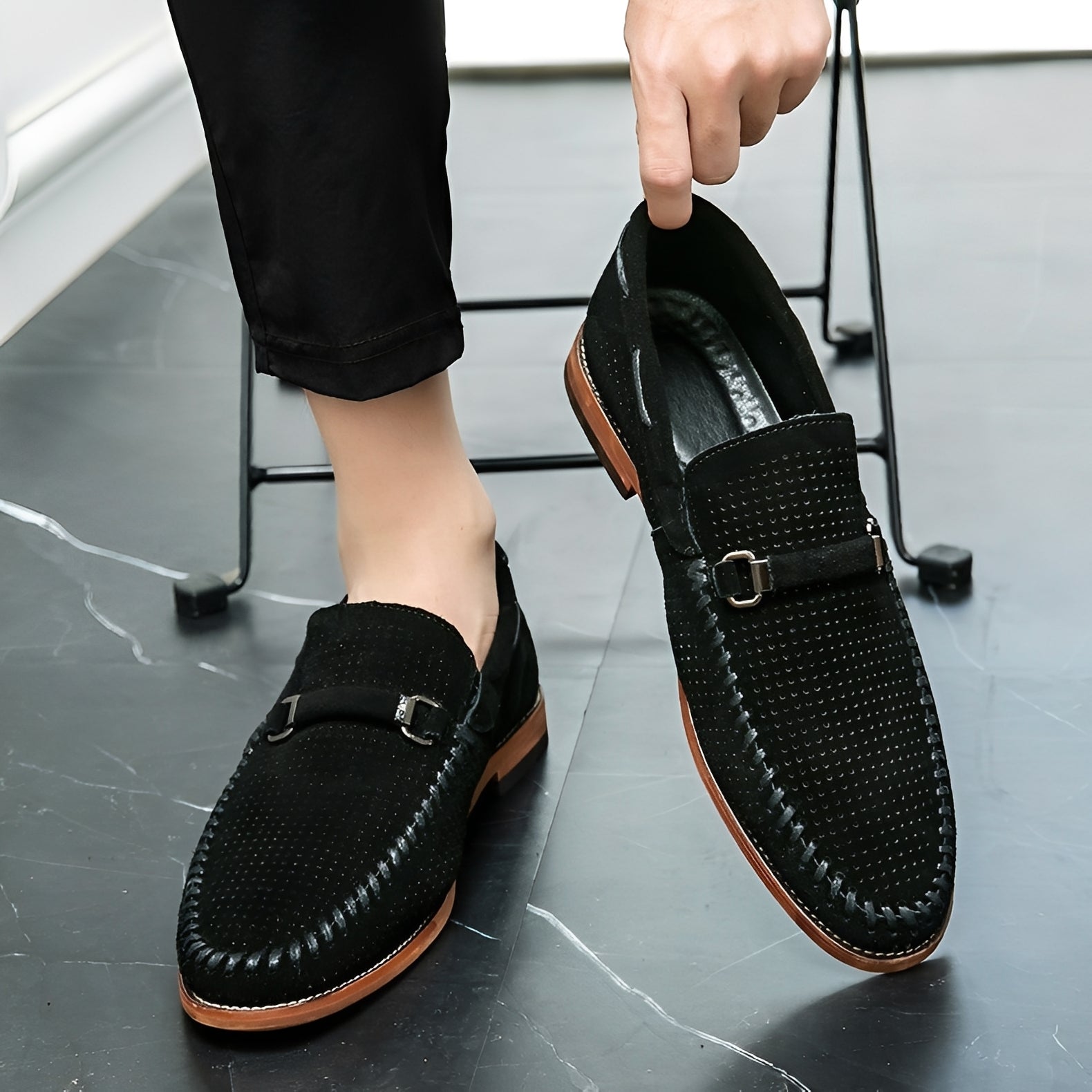 Tristan - Komfortable und modische Wildleder-Slipper für Herren