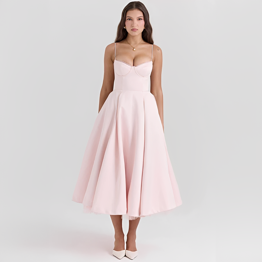 Zendaya - Elegantes doppellagiges Kleid