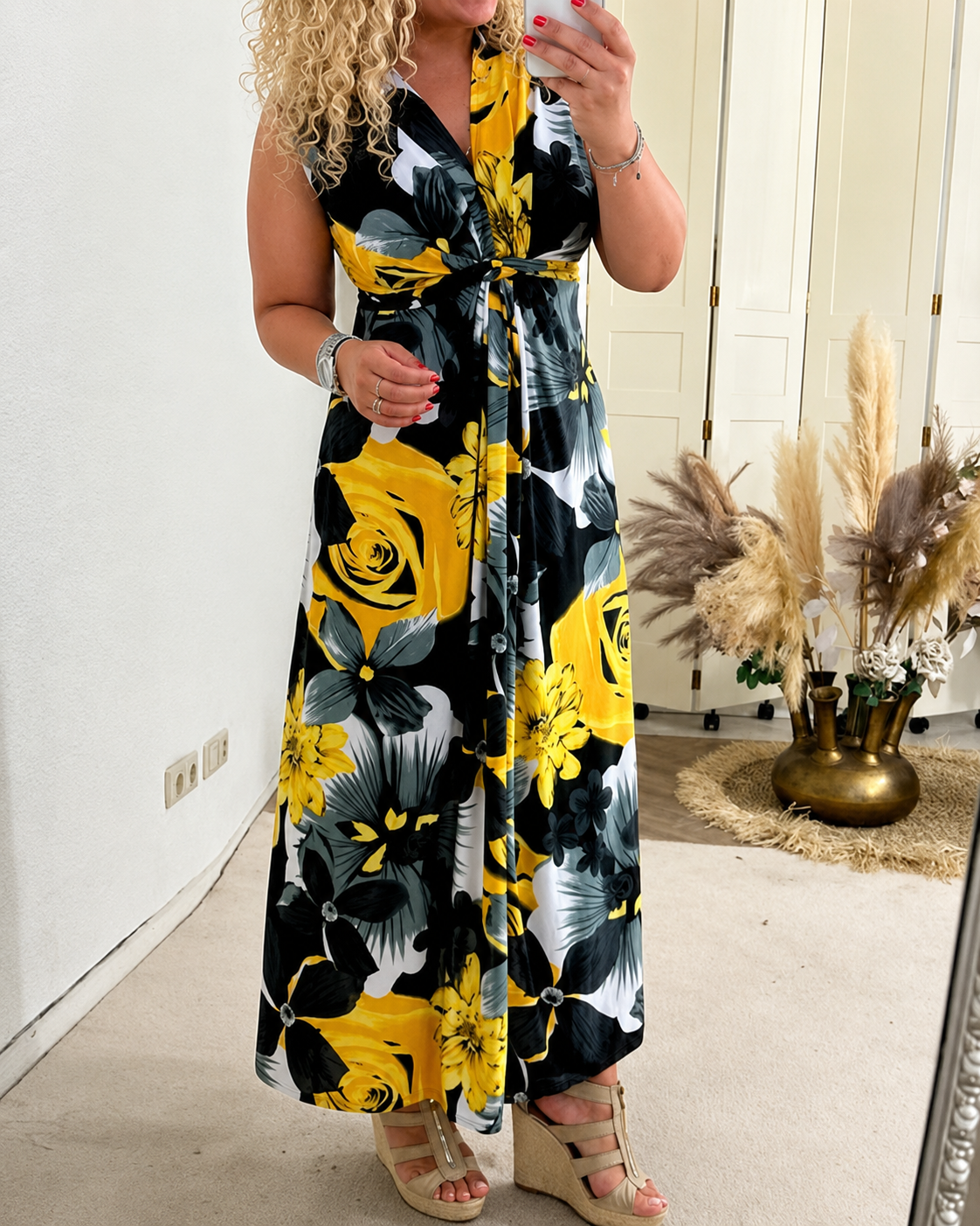 Katrina - Elegantes ärmelloses Kleid mit Blumendetails