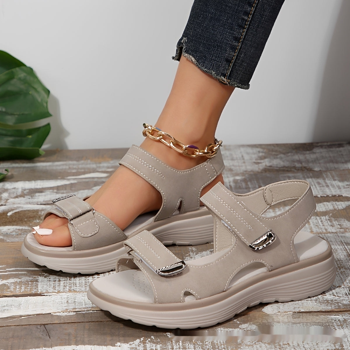 Mabel - Stylische Damensandalen mit verstellbaren Riemen