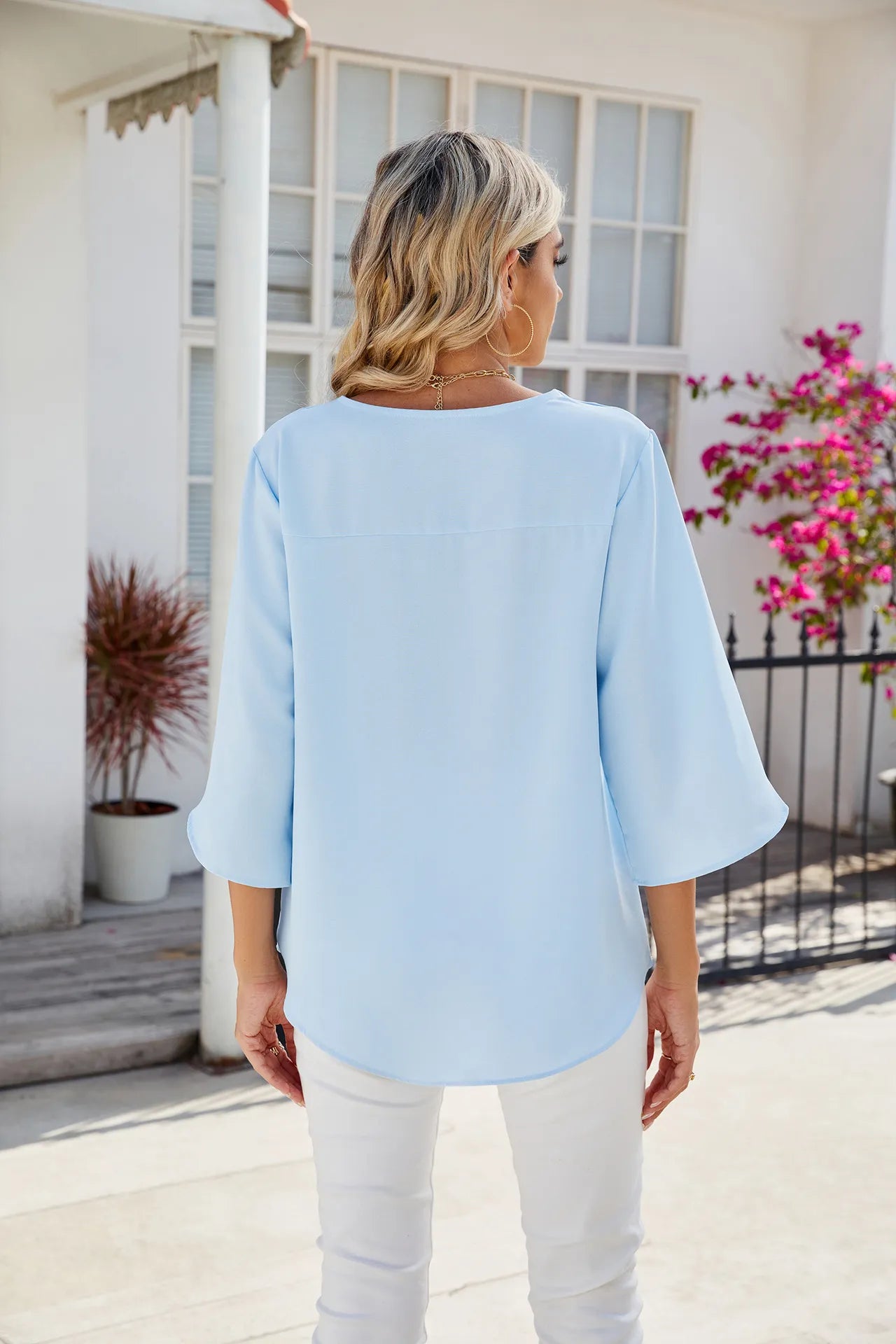 Caetana – Chiffonbluse mit kurzen Ärmeln und V-Ausschnitt