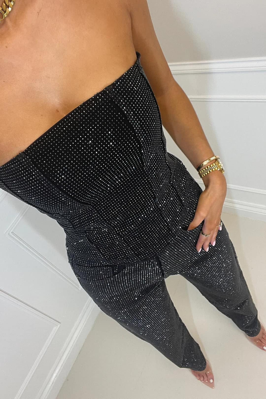 Selina – Schulterfreier Overall – Glamouröser Look mit schimmerndem Stoff
