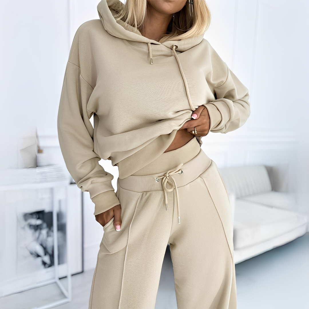 Darnie - Anzug mit Kapuzenpullover und Hose für Frauen