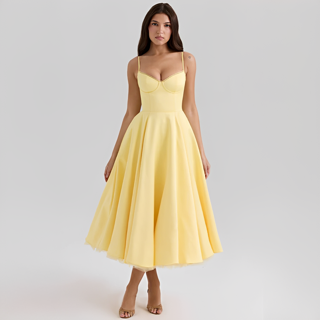 Zendaya - Elegantes doppellagiges Kleid