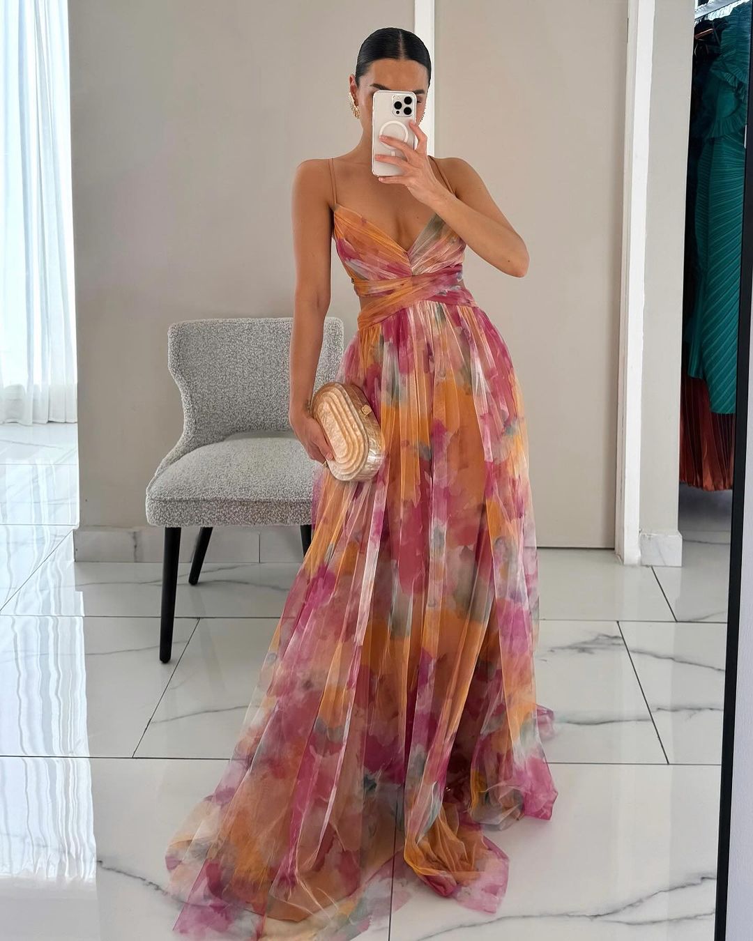 Alina – Lang geschnittenes Kleid mit V-Ausschnitt für Hochzeitsgäste