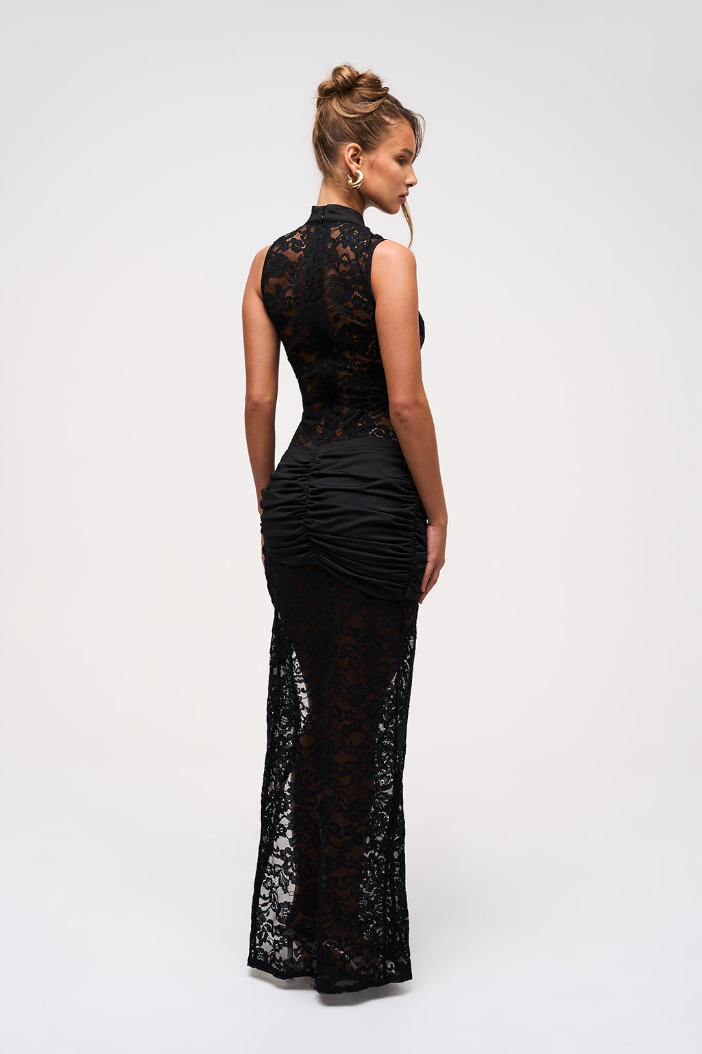 Ärmelloses Spitzenkleid – Klassische Eleganz mit elastischem Spitzenstoff