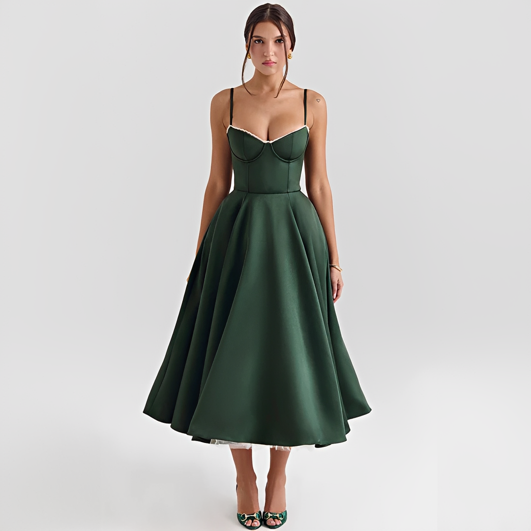 Zendaya - Elegantes doppellagiges Kleid