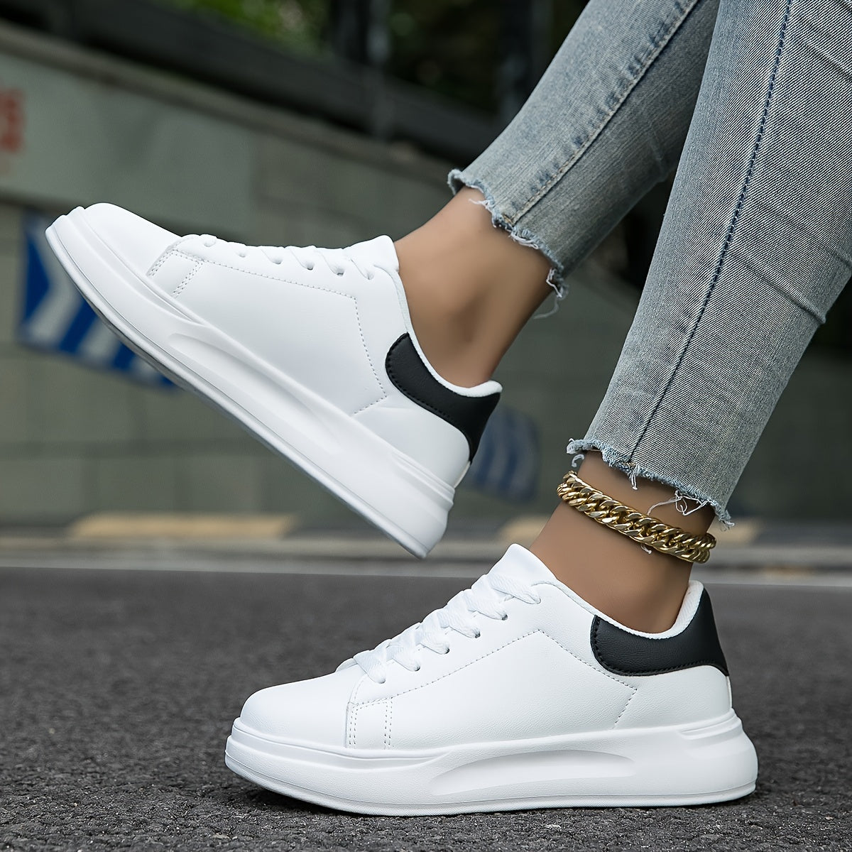 Romy - Sneaker aus weißem Leder mit reinem Look