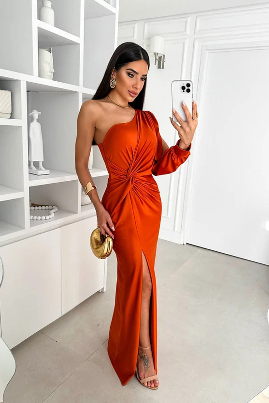 Florence – Elegantes Satinkleid mit asymmetrischer Schulter