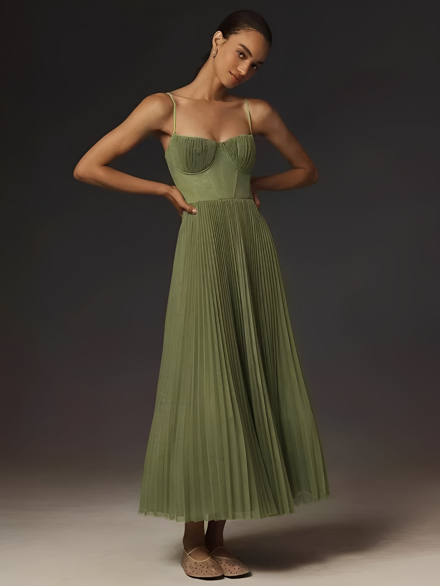 Karen - Stilvolles Midikleid mit offenen Rücken und Falten für Damen