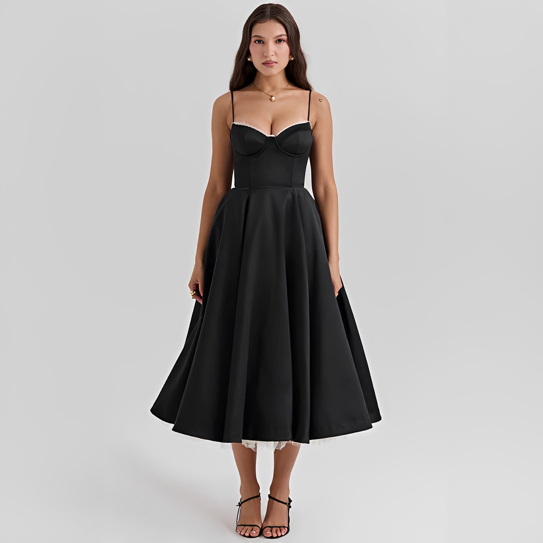 Zendaya - Elegantes doppellagiges Kleid