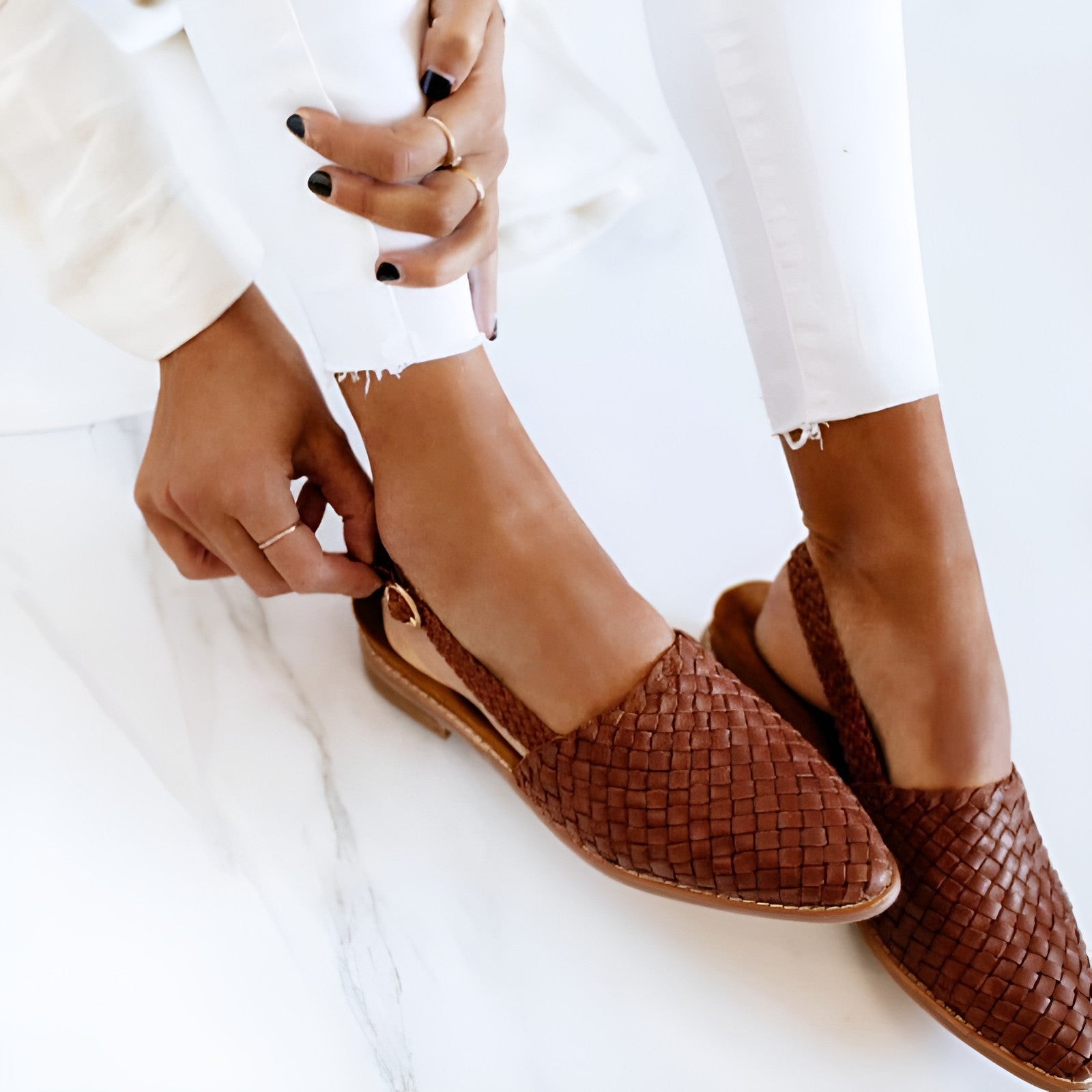 Whisper - Stilvolle geflochtene Leder-Sandalen für Damen
