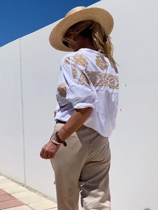 Meghan - Elegante bestickte Bluse mit Knöpfen