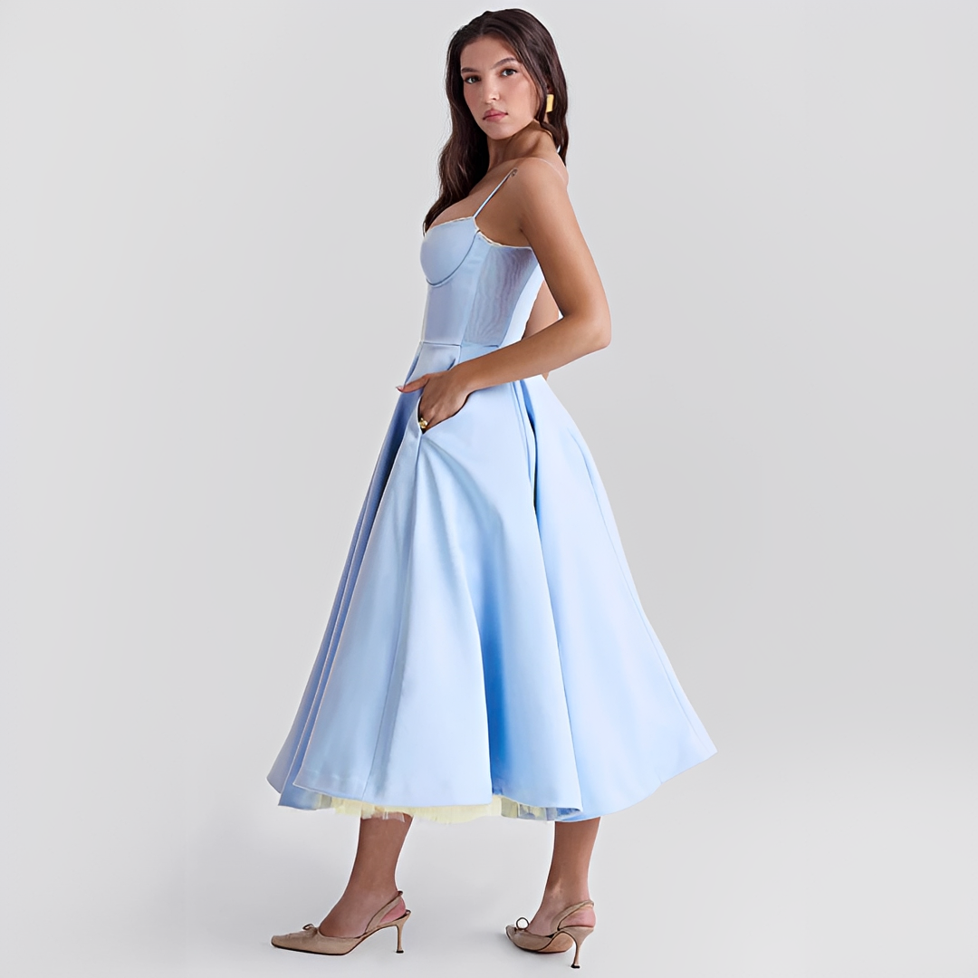 Zendaya - Elegantes doppellagiges Kleid
