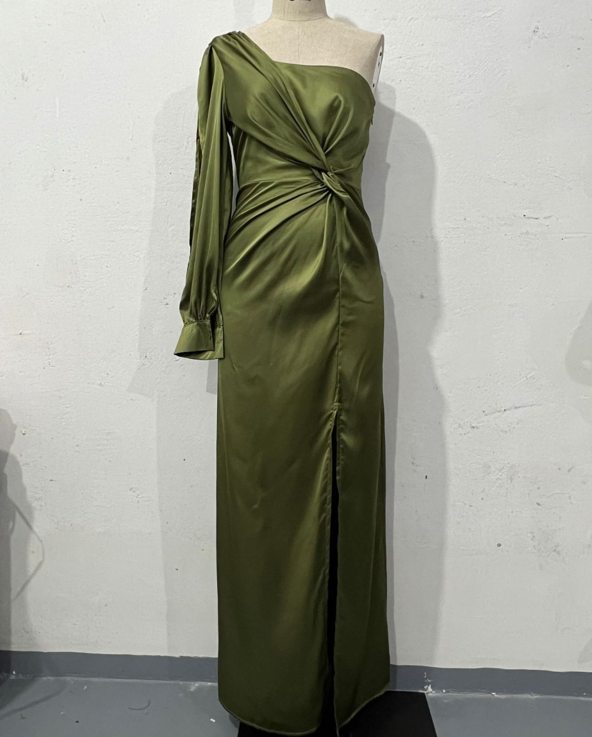 Helena - Elegantes Ein-Schulter-Kleid mit Schlitz für Frauen