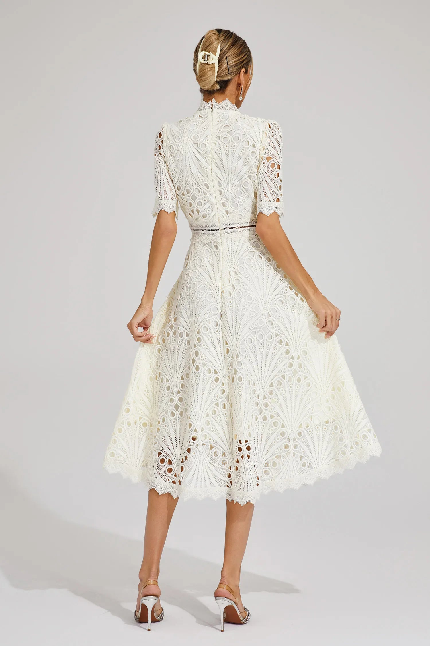 Pierre - Midi-Kleid mit Spitze und Raffinesse