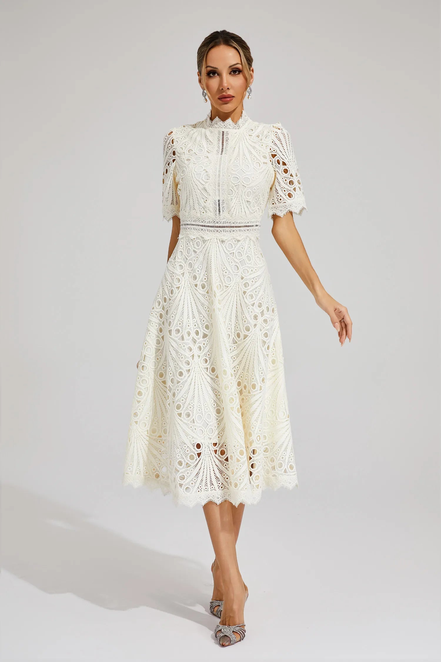 Pierre - Midi-Kleid mit Spitze und Raffinesse