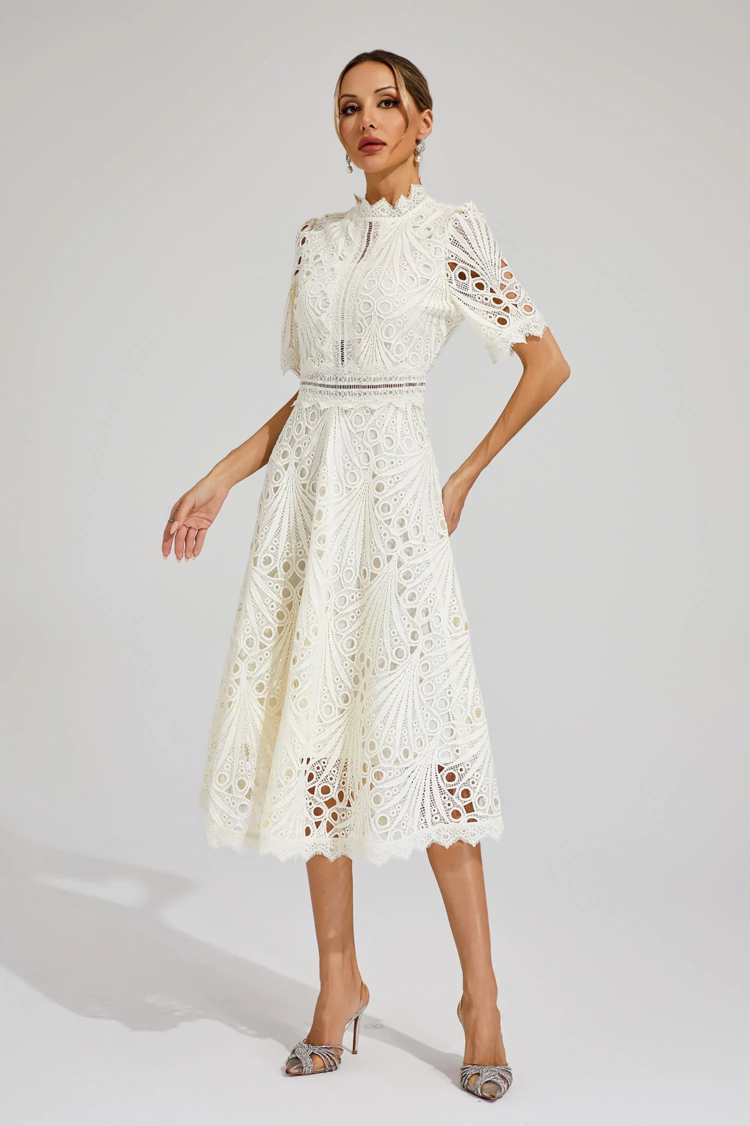 Pierre - Midi-Kleid mit Spitze und Raffinesse