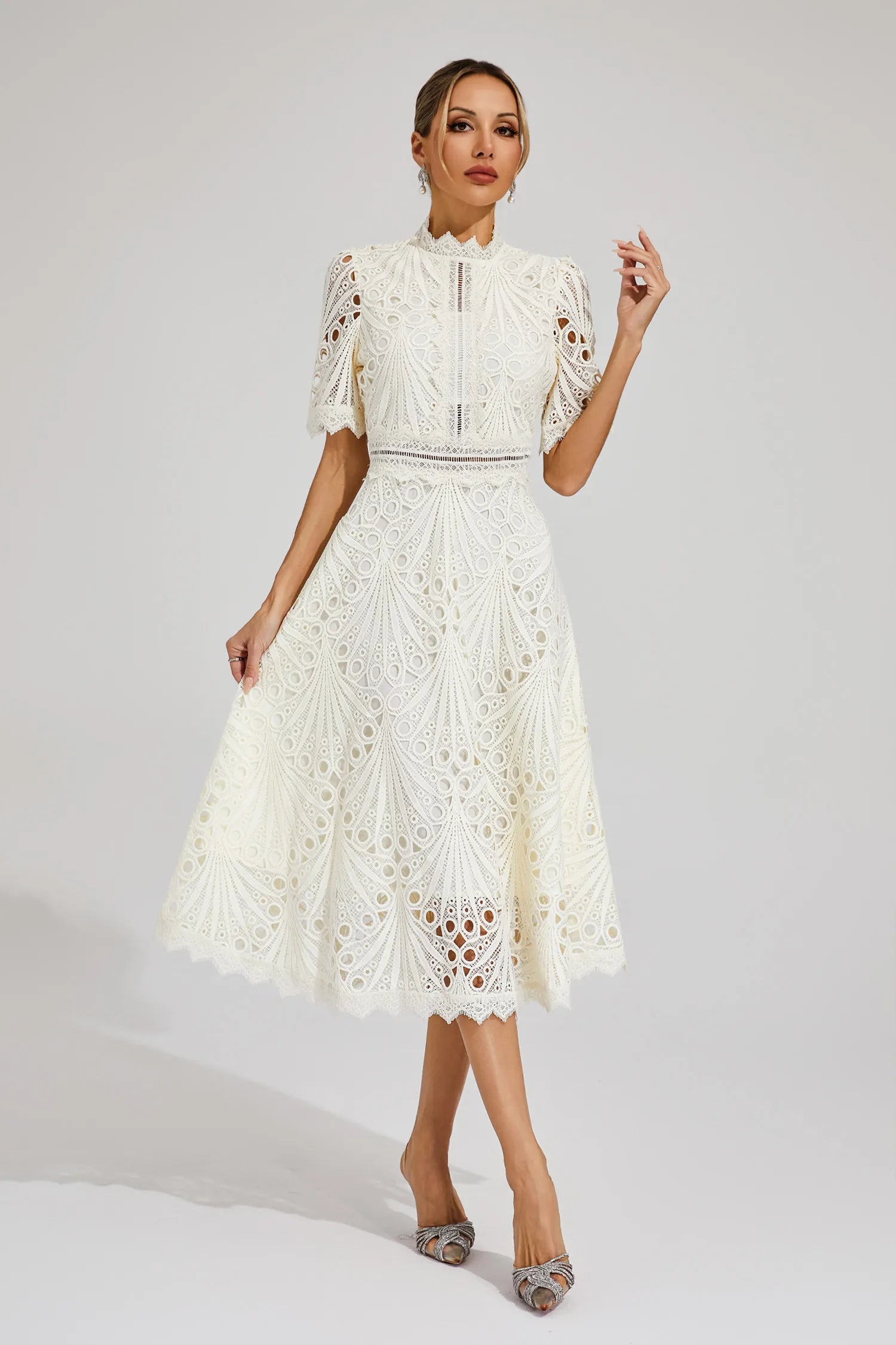 Pierre - Midi-Kleid mit Spitze und Raffinesse