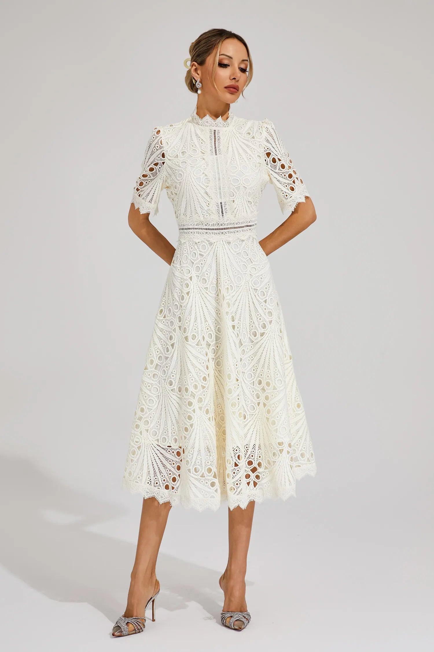 Pierre - Midi-Kleid mit Spitze und Raffinesse