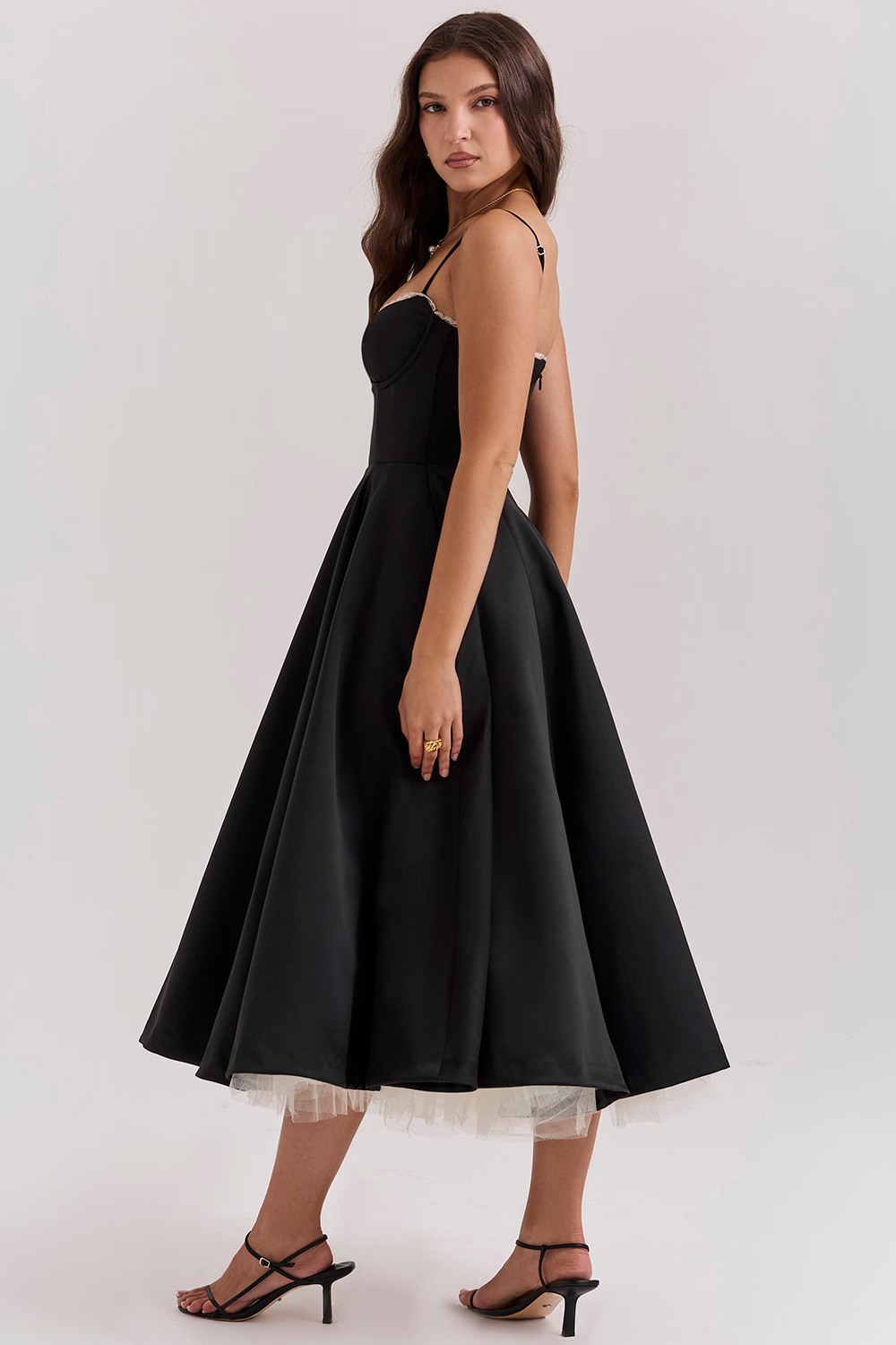 Leona - Edles Satin-Kleid für feierliche Anlässe