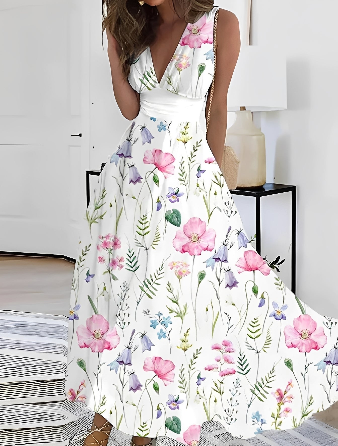 Lucie - Elegantes Maxikleid mit V-Ausschnitt und Blumenmuster für Damen