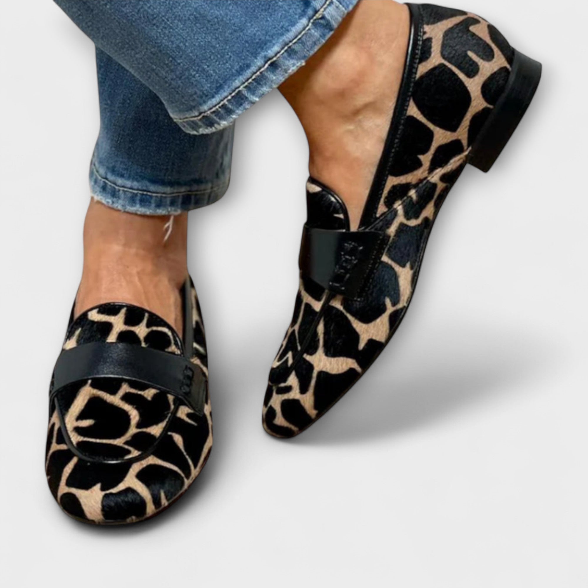 Claire – Klassische Loafers im Tiermuster
