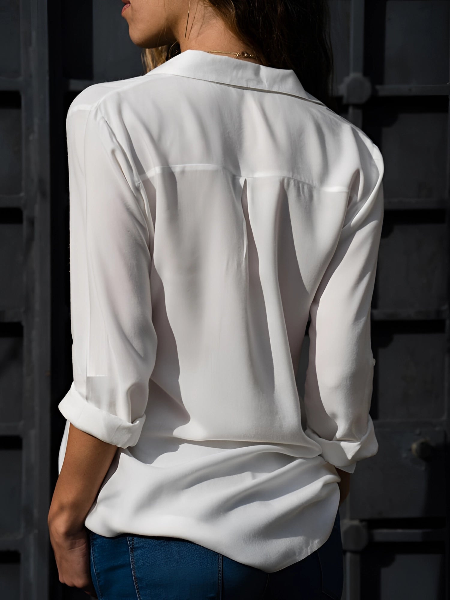 Aiah – Leichte Bluse mit V-Ausschnitt