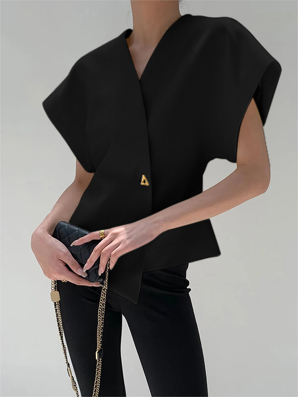 Leonnie – Bluse mit Knöpfen und V-Kragen