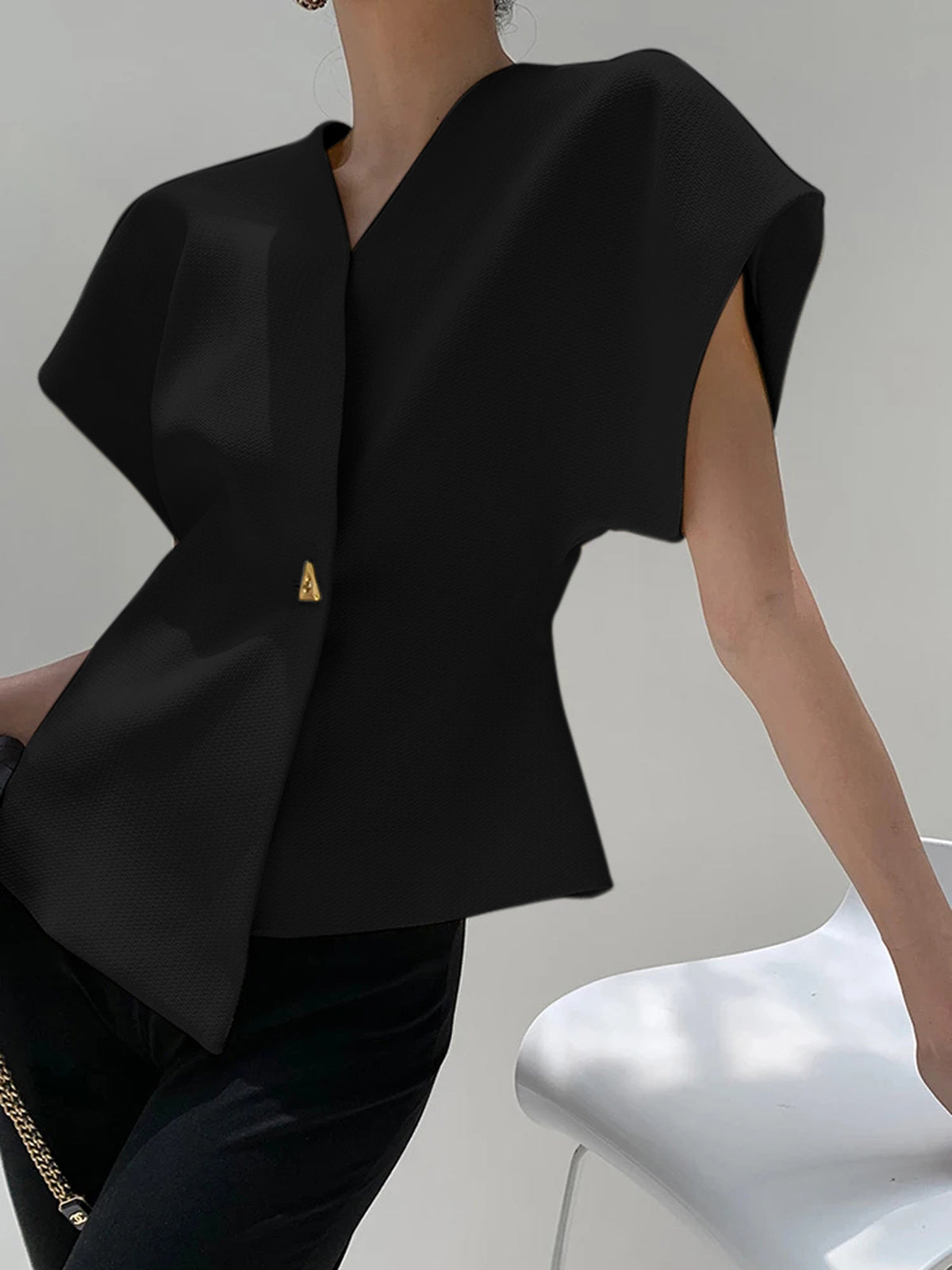 Leonnie – Bluse mit Knöpfen und V-Kragen