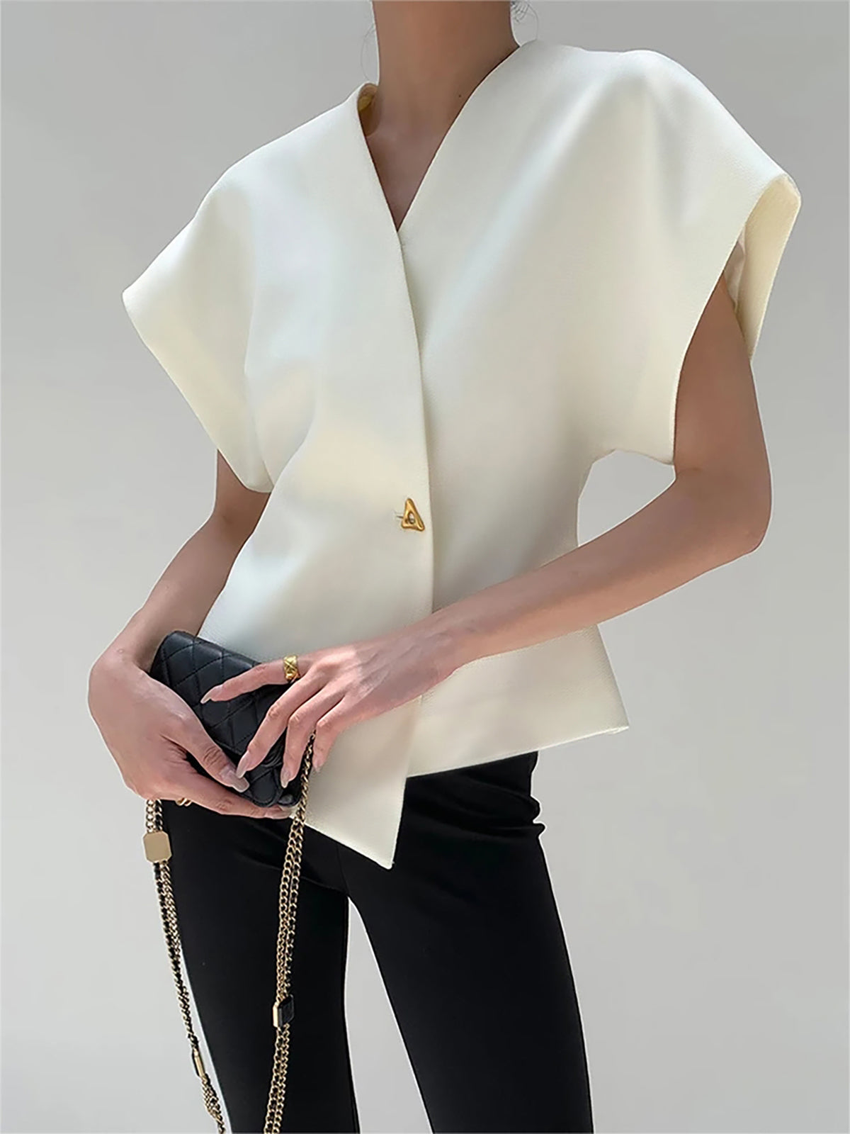 Leonnie – Bluse mit Knöpfen und V-Kragen