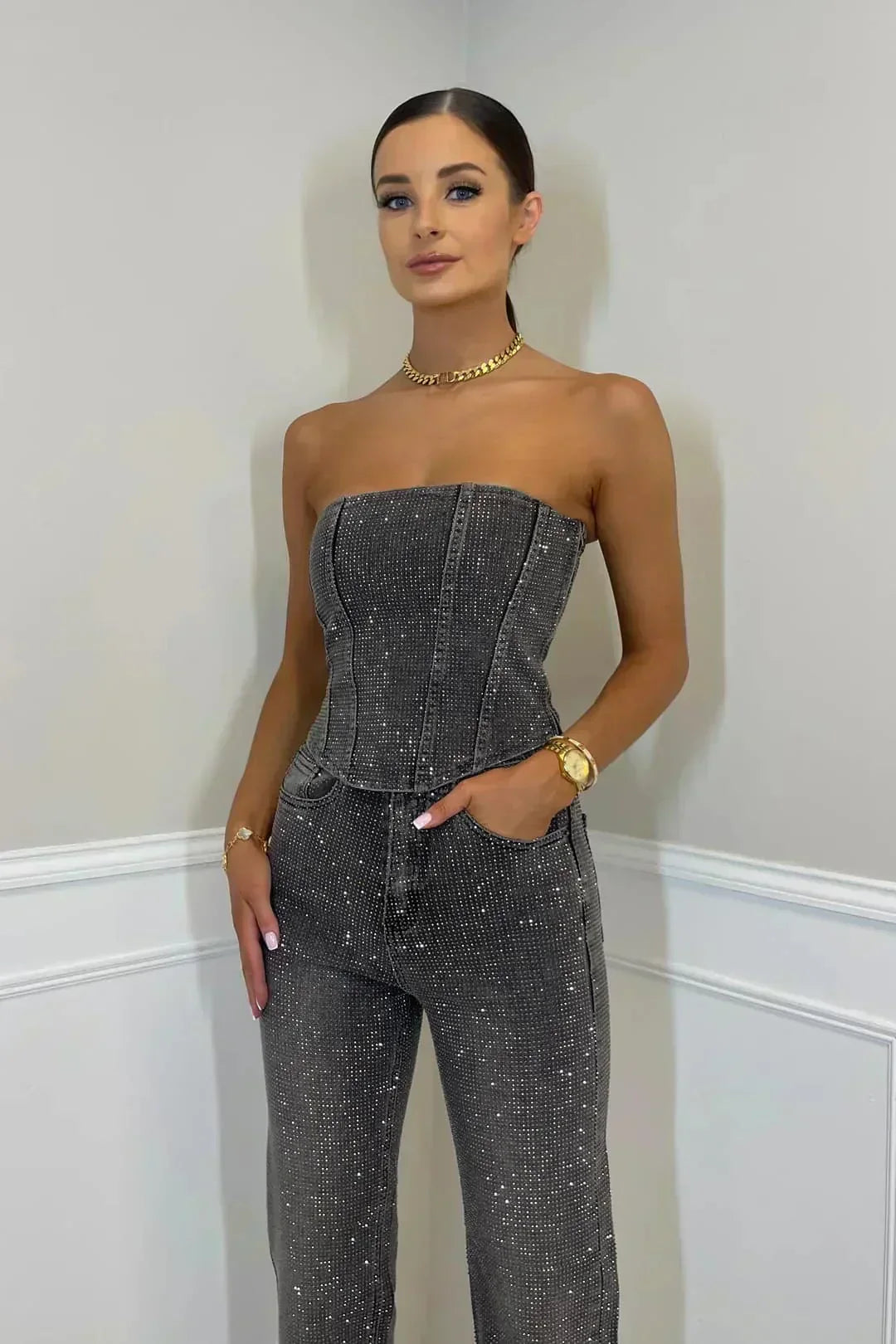 Selina – Schulterfreier Overall – Glamouröser Look mit schimmerndem Stoff