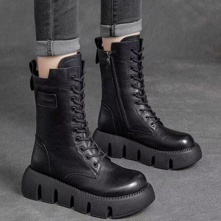 Emma – Mittelhoher Stiefel mit auffälliger Sohle